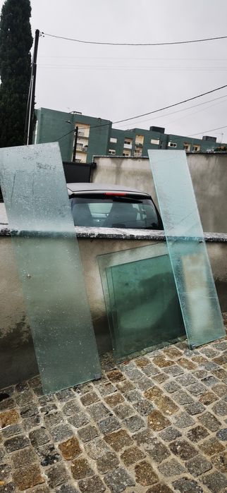 Vendo 2 portas+2 Prateleiras em vidro