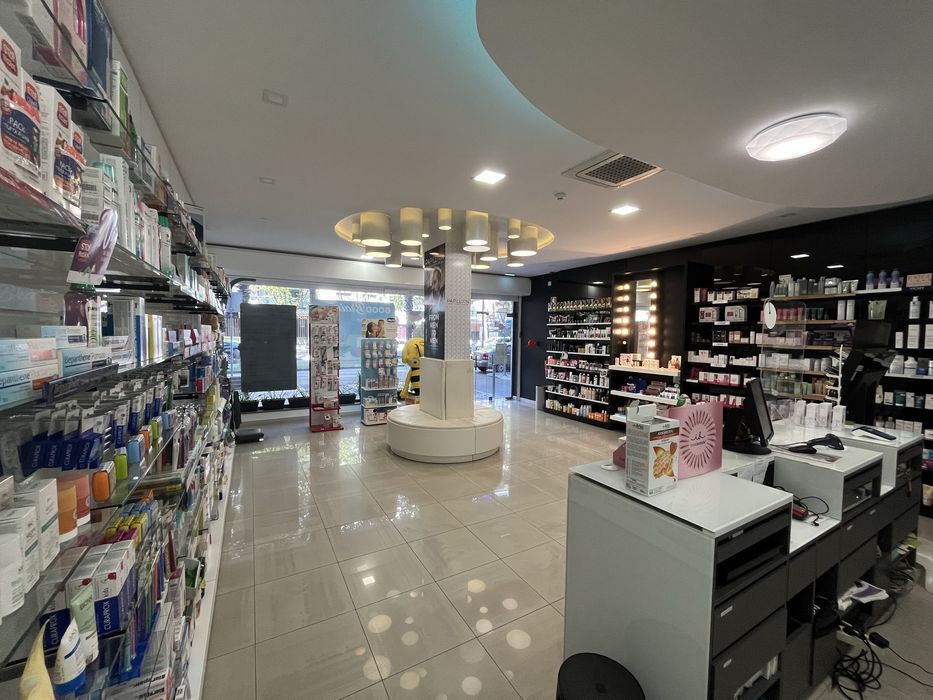 Moveis de farmacia da Glintt