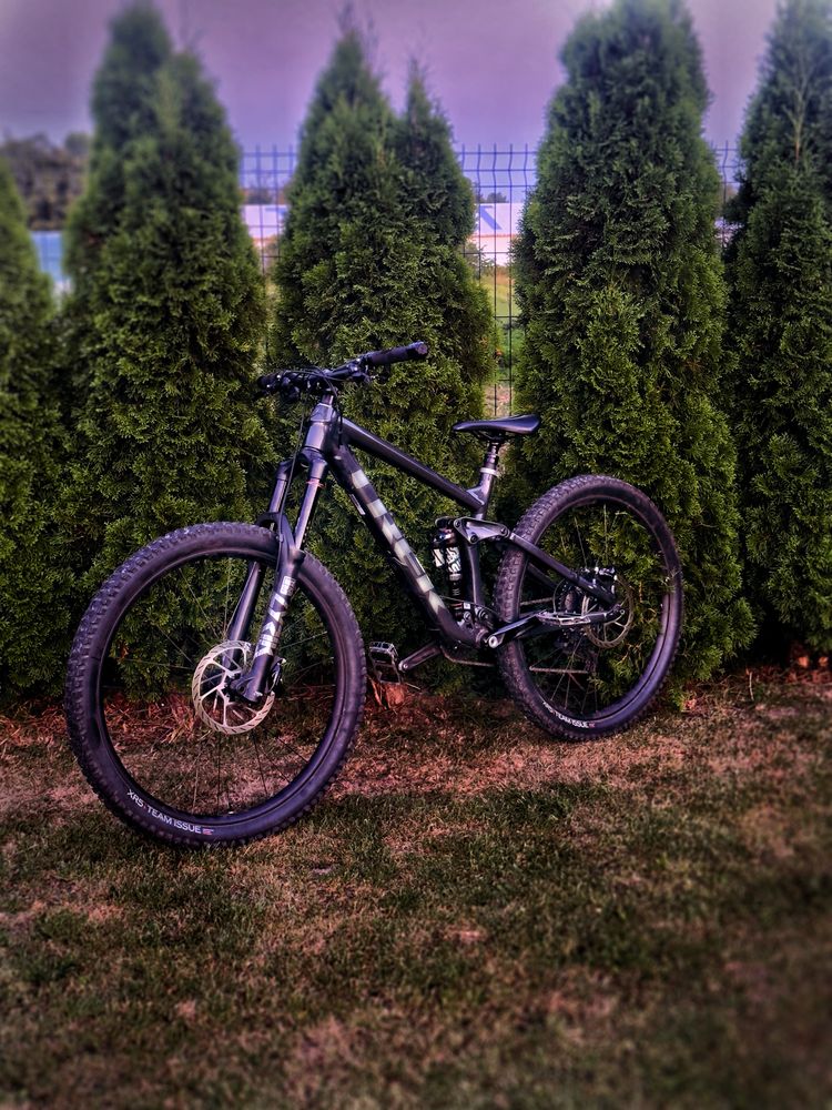 Trek remedy 8 XT M Dark Prismatic
