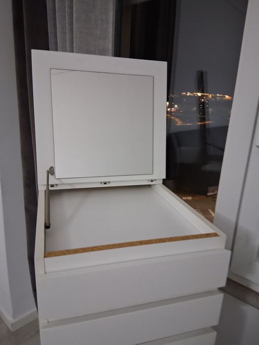 Comoda com gavetas e espelho