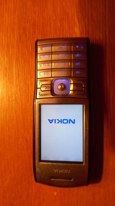 Nokia E50-1 prateado