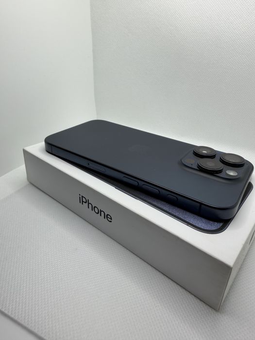 iPhone 15 Pro Titânio Azul 256GB – Excelente Estado