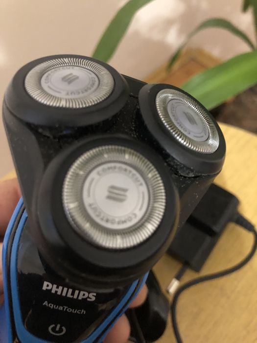 Електробритва  Philips AquaTouch Wet and Dry Electric Shaver S5051