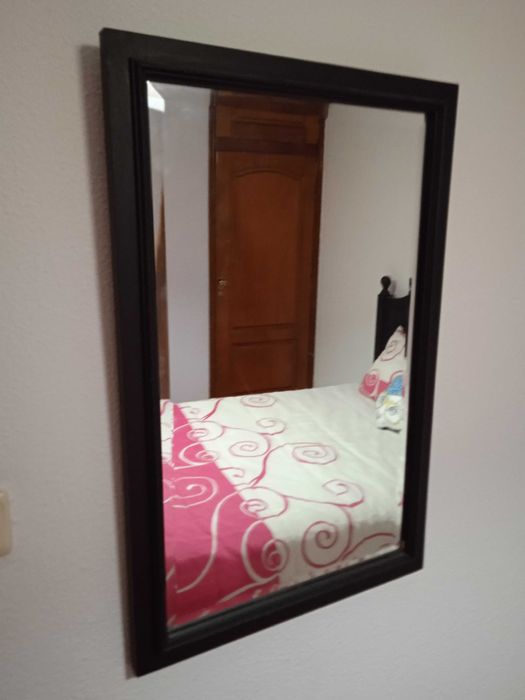 Espelho pintado a preto mate. Não respondo a SMS.