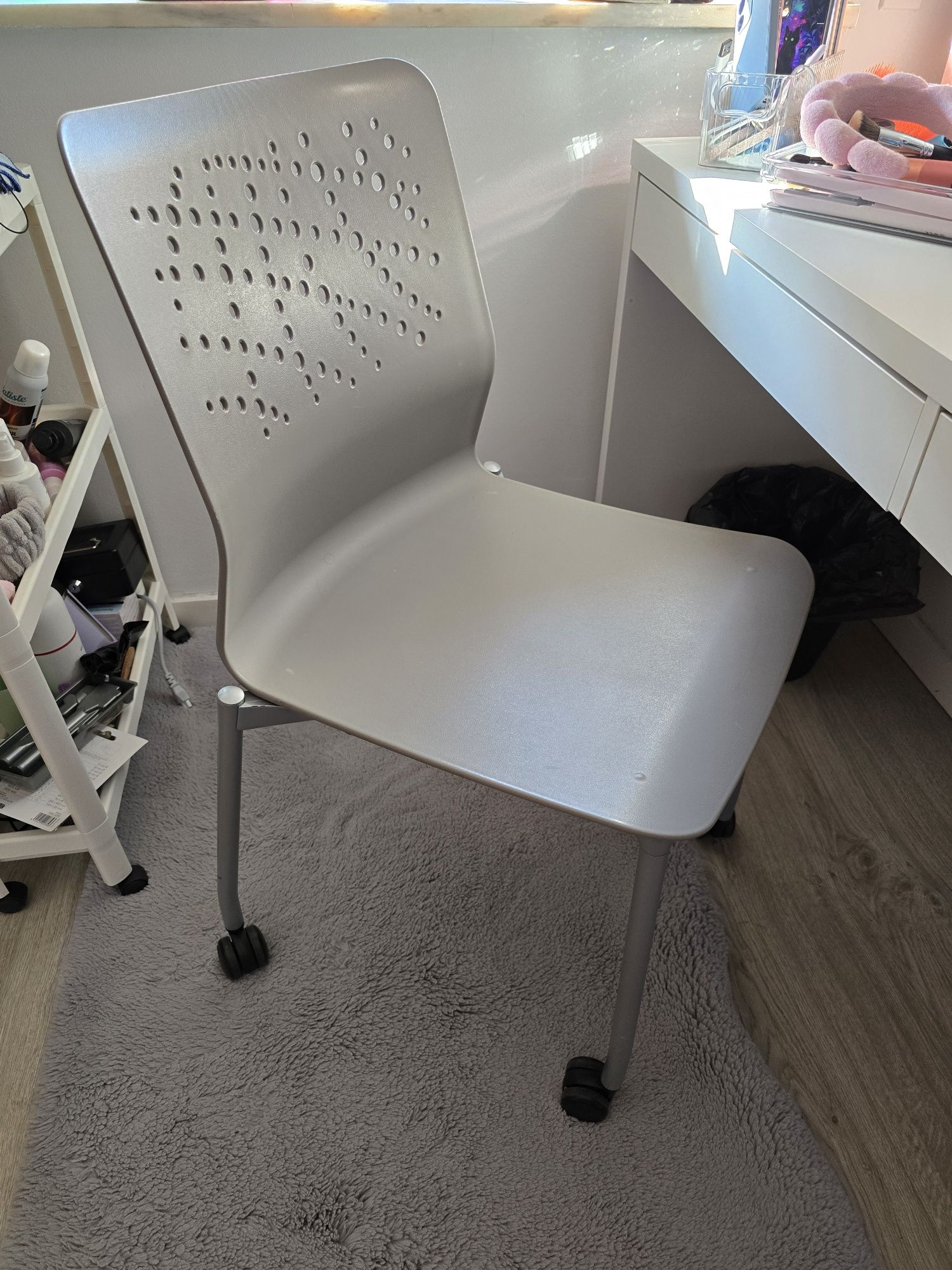 Secretária Ikea em ótimo estado + cadeira Actiu