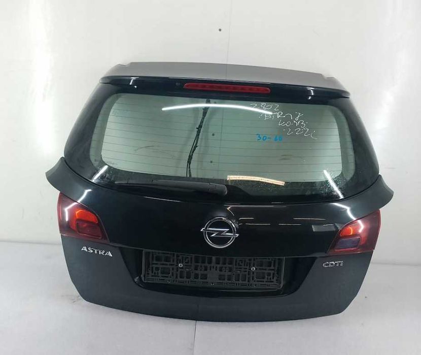 Крышка багажника Opel Astra J в цвет рест дорест ляда