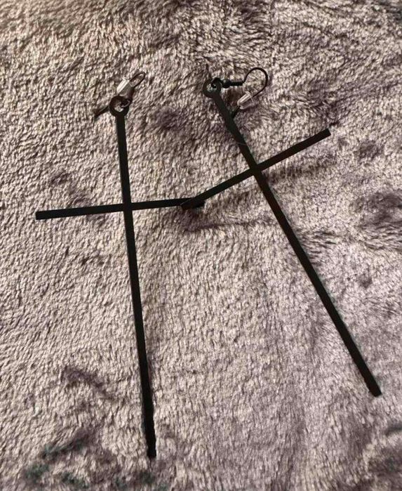 Kolczyki długie krzyże czarne