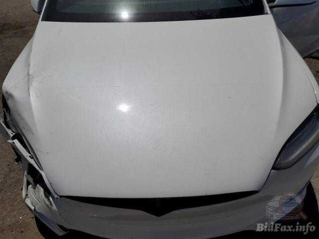 Tesla Model X 20-й рік long ranger