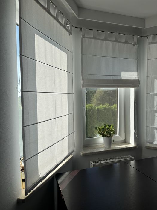 Rolety dekoria i karnisz do wykuszu