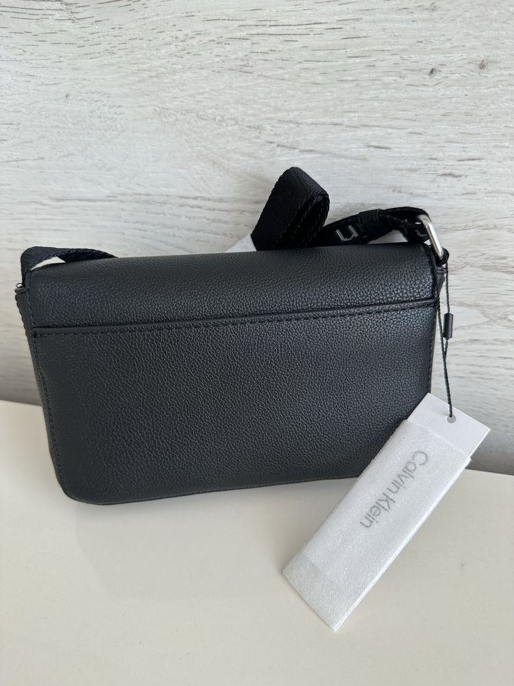 Чорна жіноча сумочка кросбоді Calvin Klein