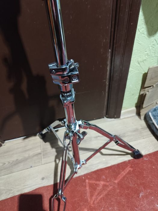 Продам барабанную стойку для томов