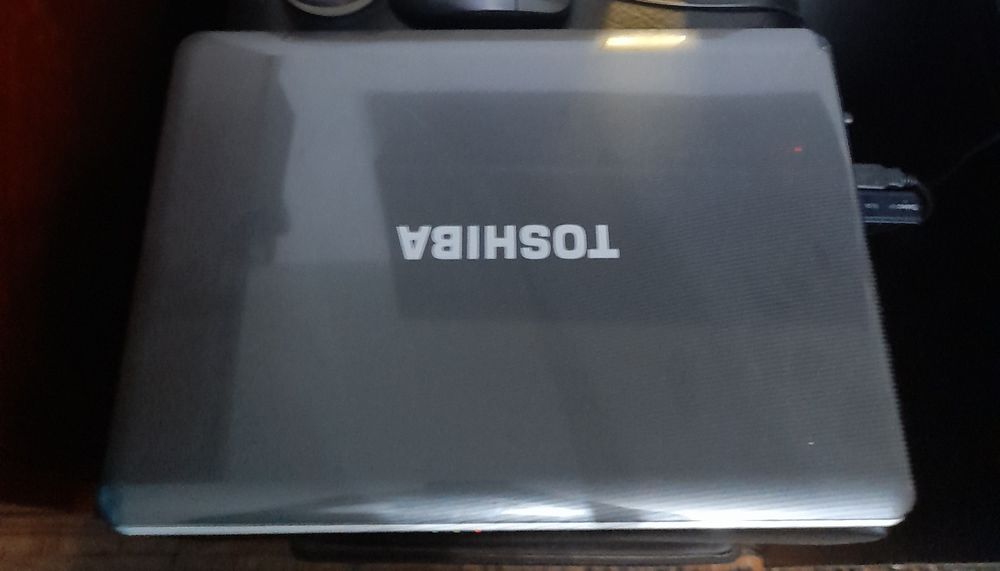 Vendo  Computador Portátil Toshiba (PARA DESOCUPAR)