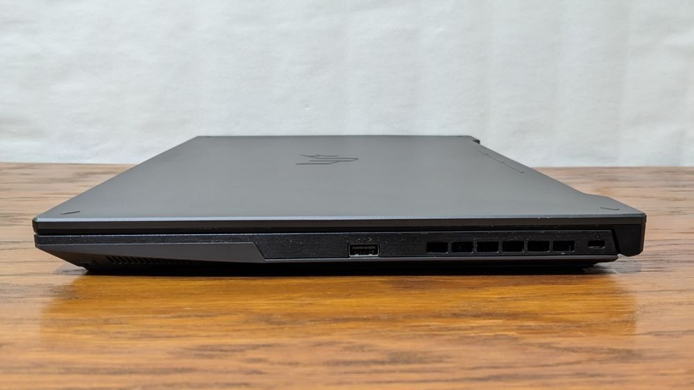 Asus tuf A17 rtx4050 Ryzen 9 7940hs