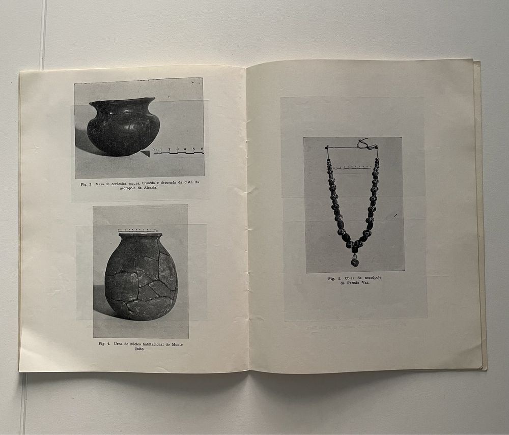 Livro antigo de arqueologia - Caetano de Mello Beirão - 1973