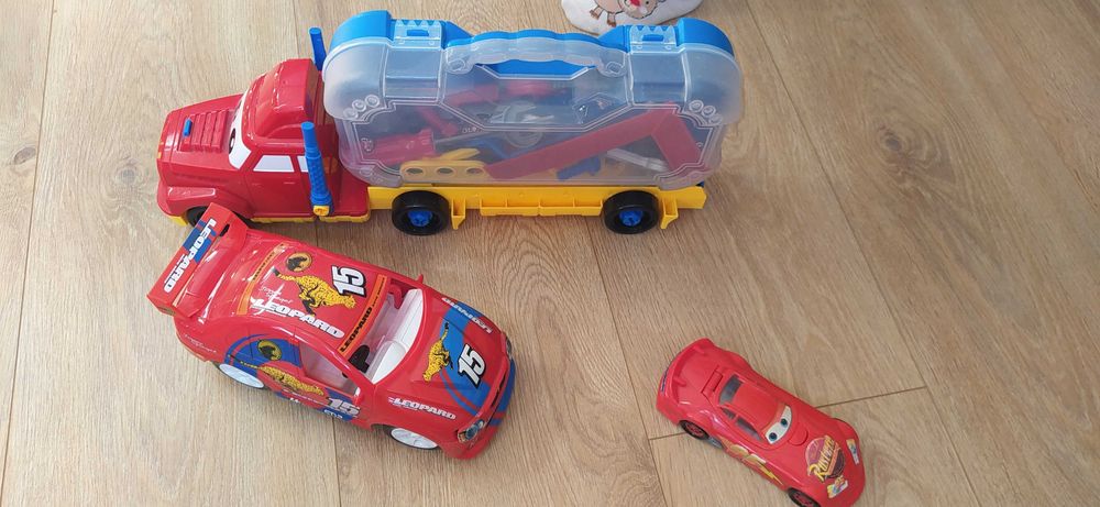 Warsztat Maniek, zestaw narzędzi McQueen i samochody do montażu