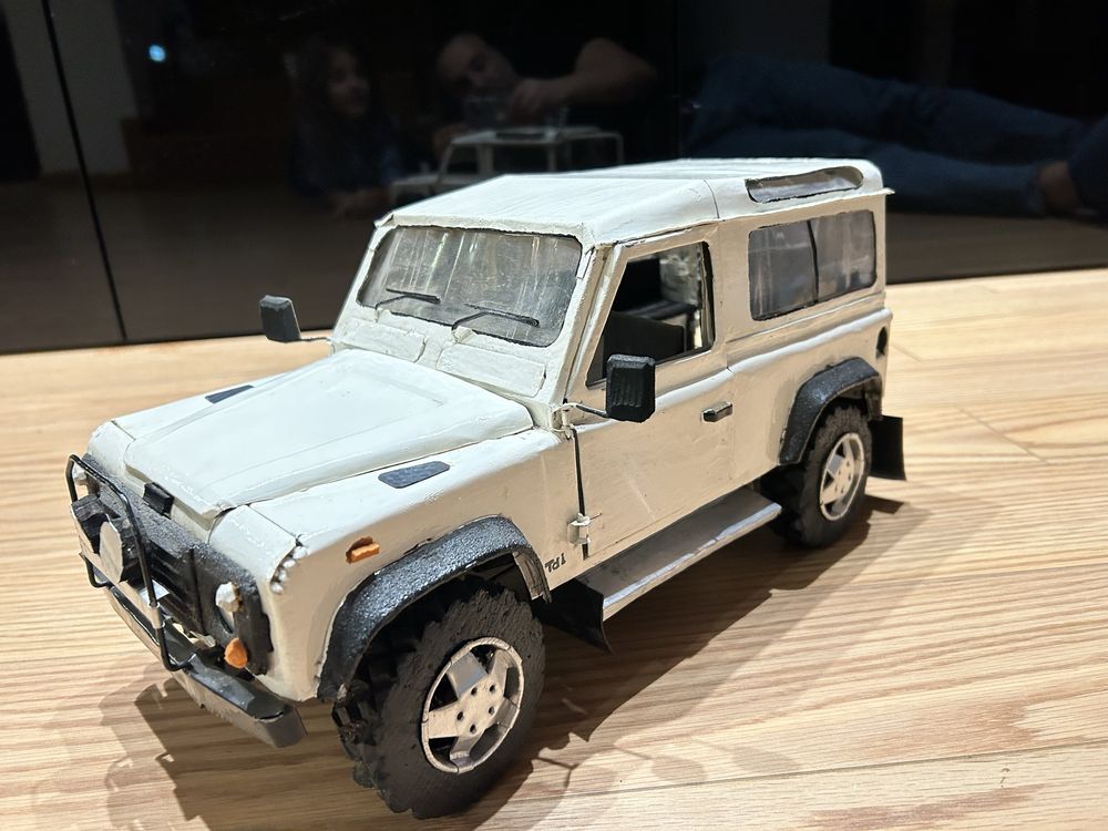 Land Rover Defender 90 escala 1:10