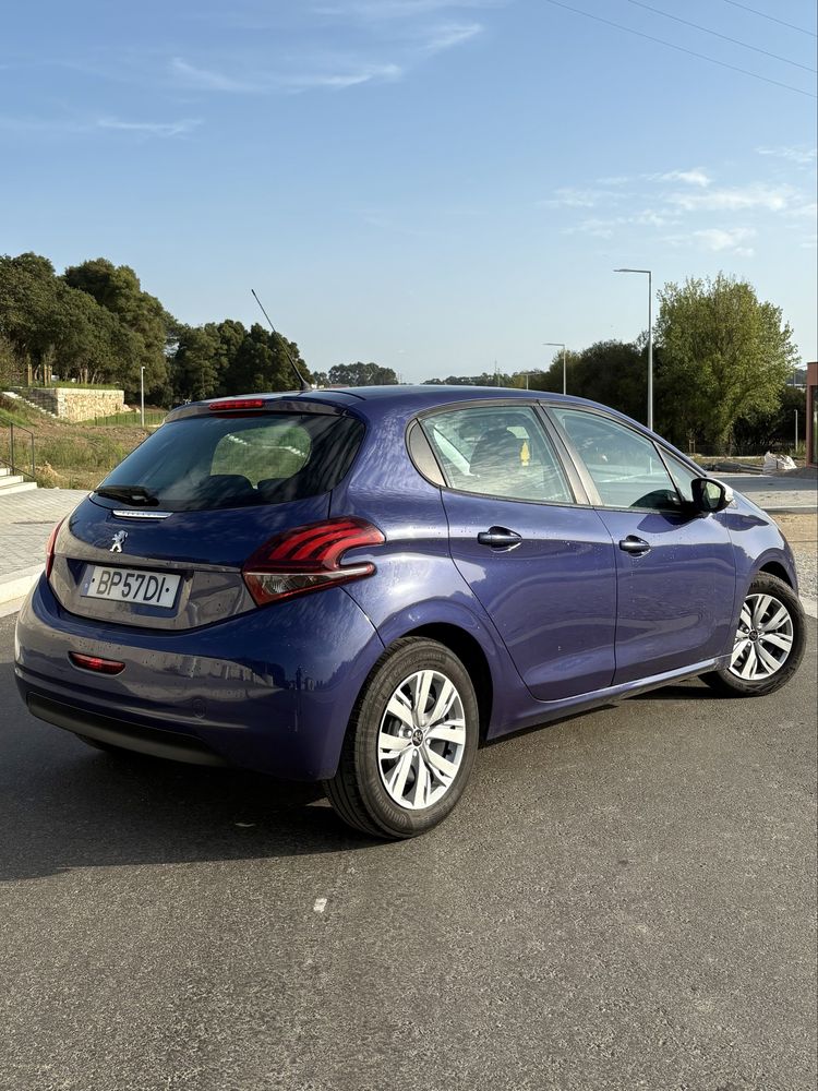 Peugeot 208 (COMO NOVO)