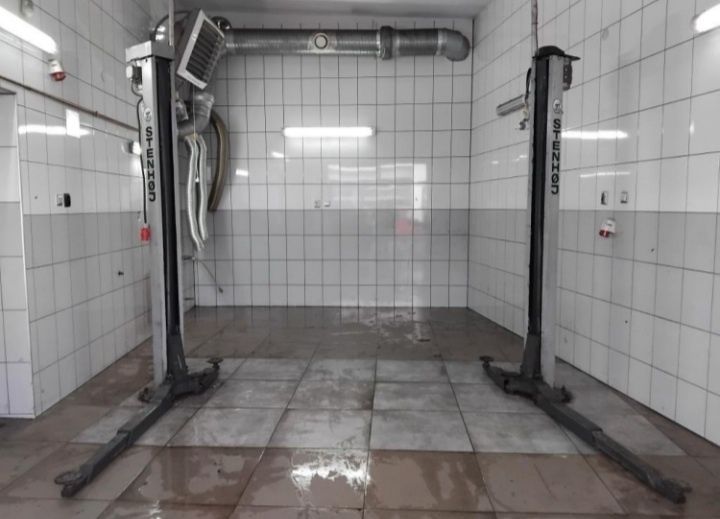 Podnośnik dwukolumnowy