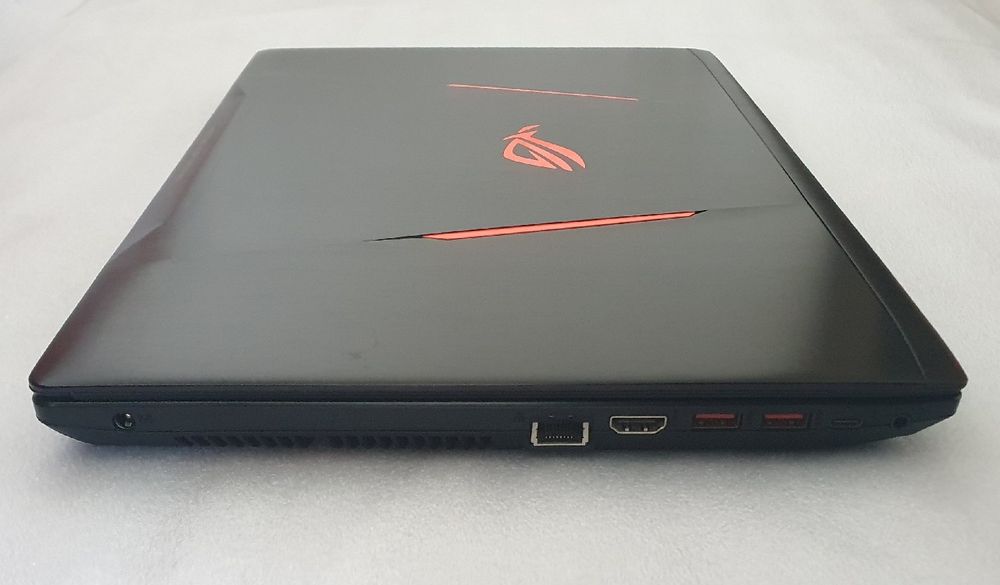 Asus ROG Strix GL553VE15,6" i7-7700 HQ, GTX 1050Ti, 8GB RAM, 1 TB HDD