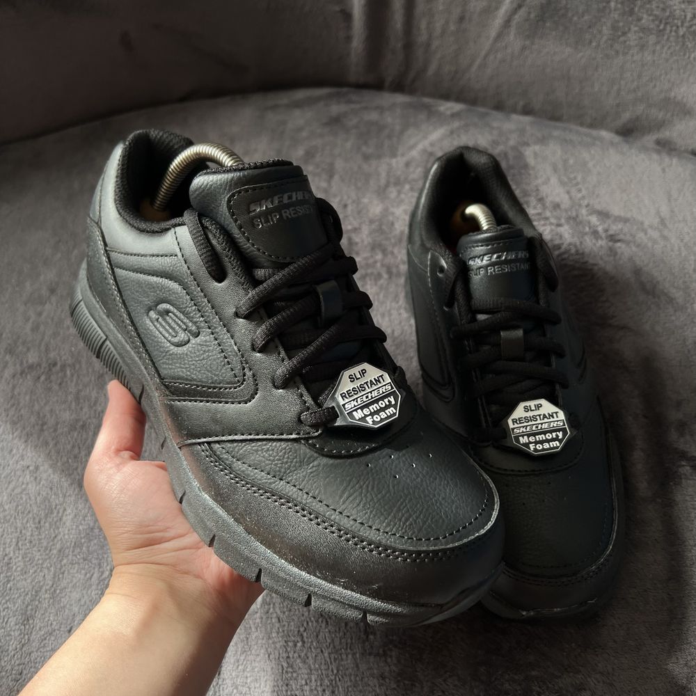 Жіночі кросівки Skechers slip resistant memory foam. P. 38. Нові!!!
