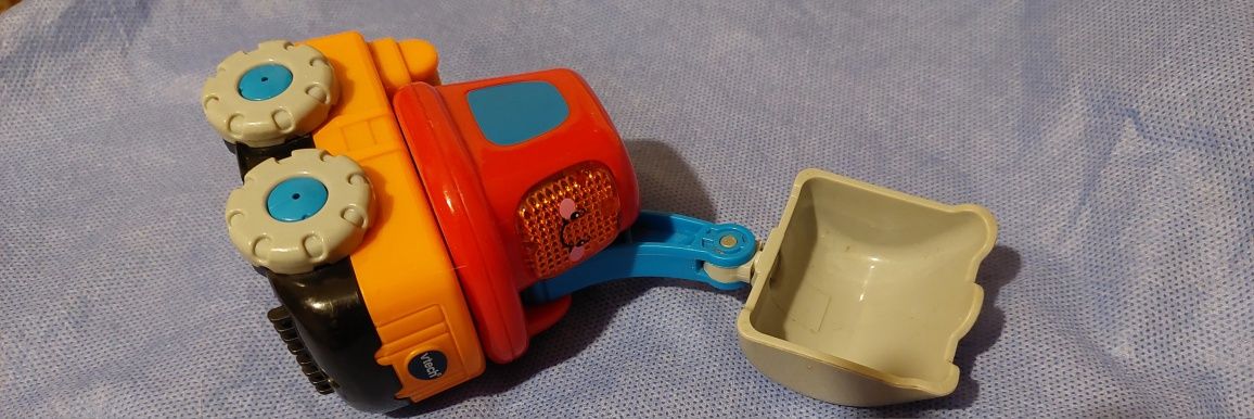 Toot toot autka -koparka firmy vtech