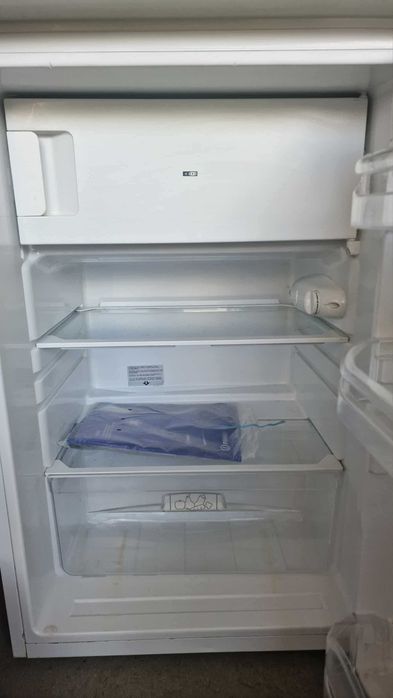 Mała lodówka Indesit