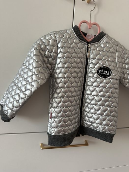 Шкіряна куртка для дівчинки.