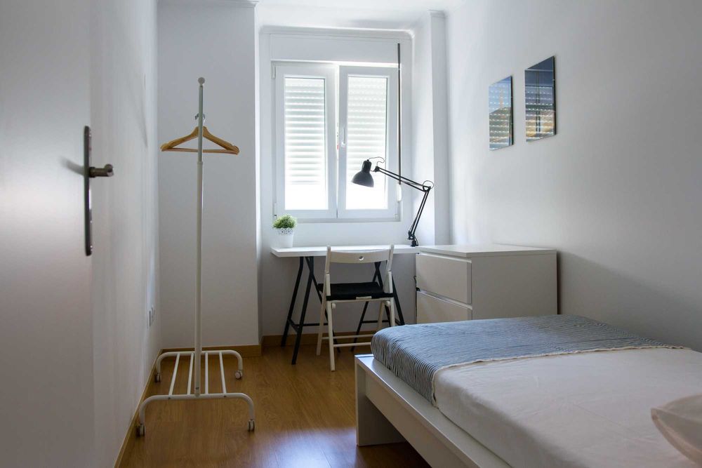 Quarto para arrendar - Entrecampos