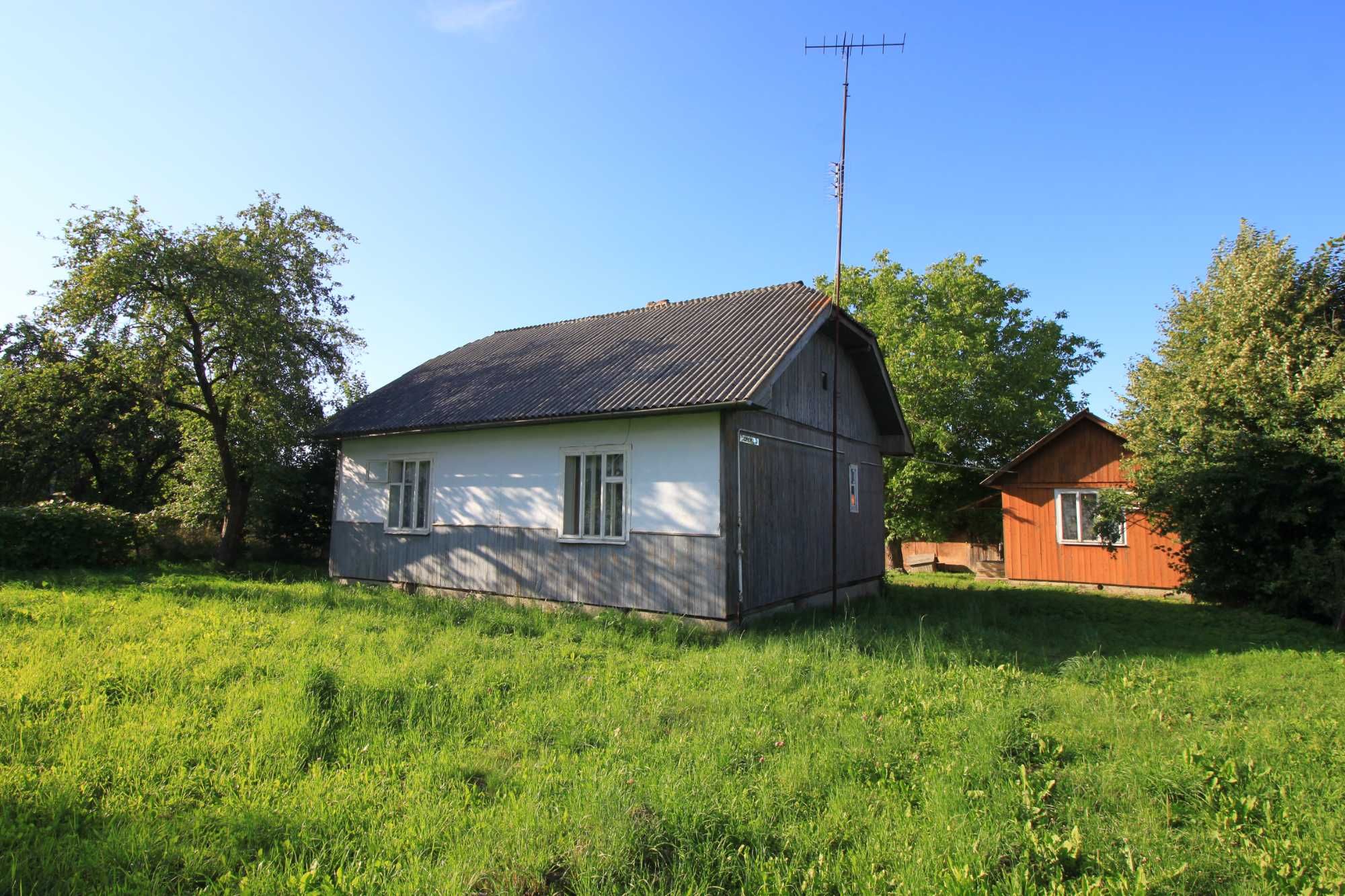 Продам будинок в центрі села