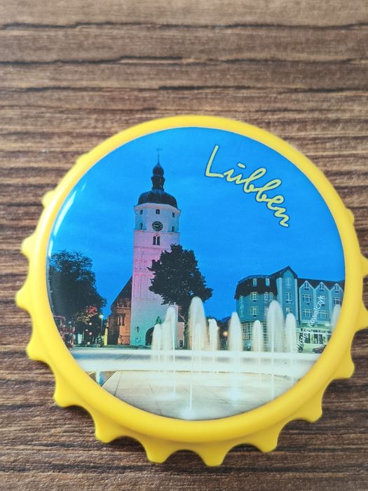 Magnes z funkcją otwieracza butelek