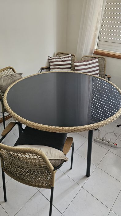 Mesa de jardim  em vidro terraço e cadeiras