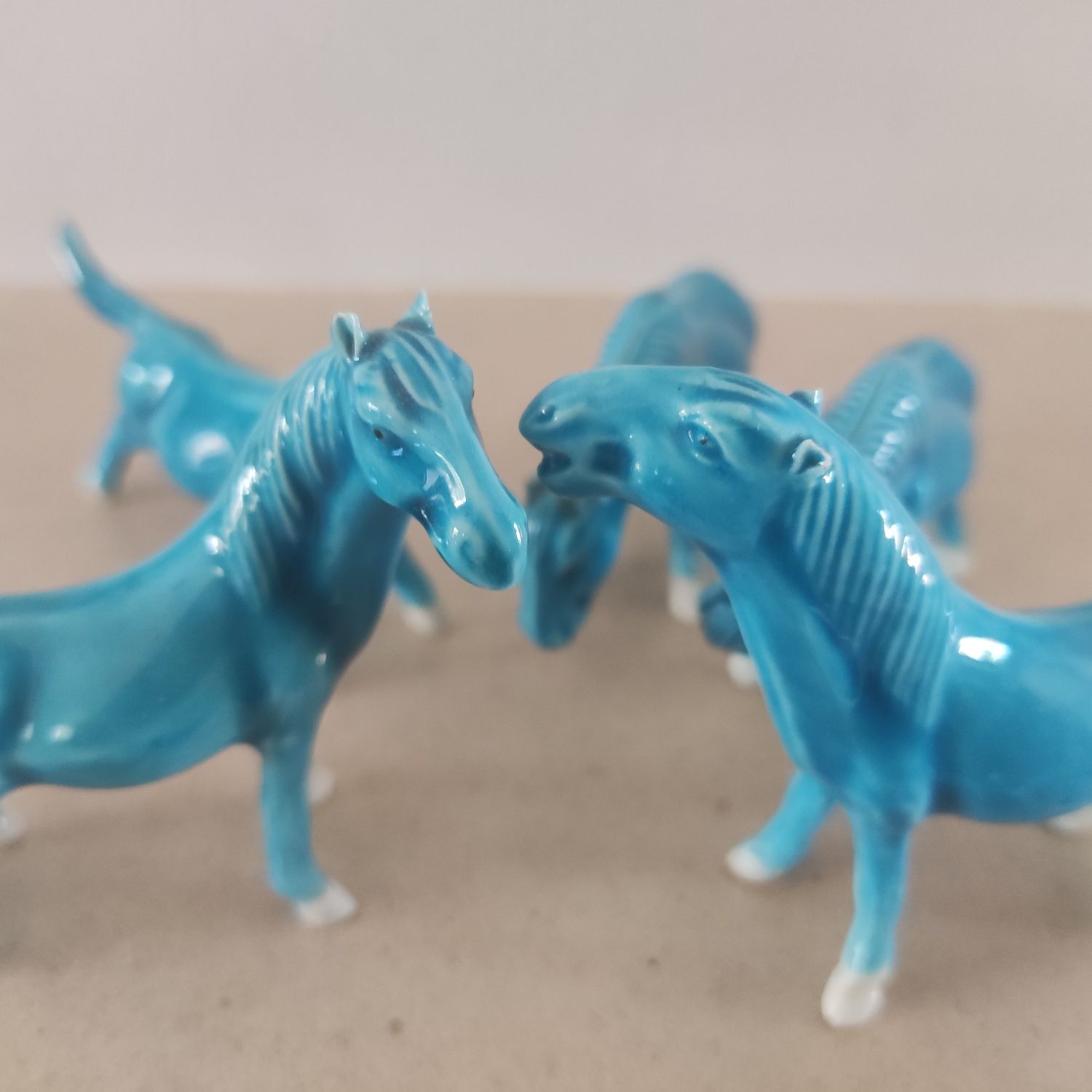 Conjunto de 5 figuras de cavalo - porcelana Jingdezhen, China