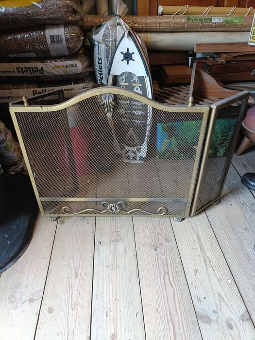 Resguardo de lareira em latão