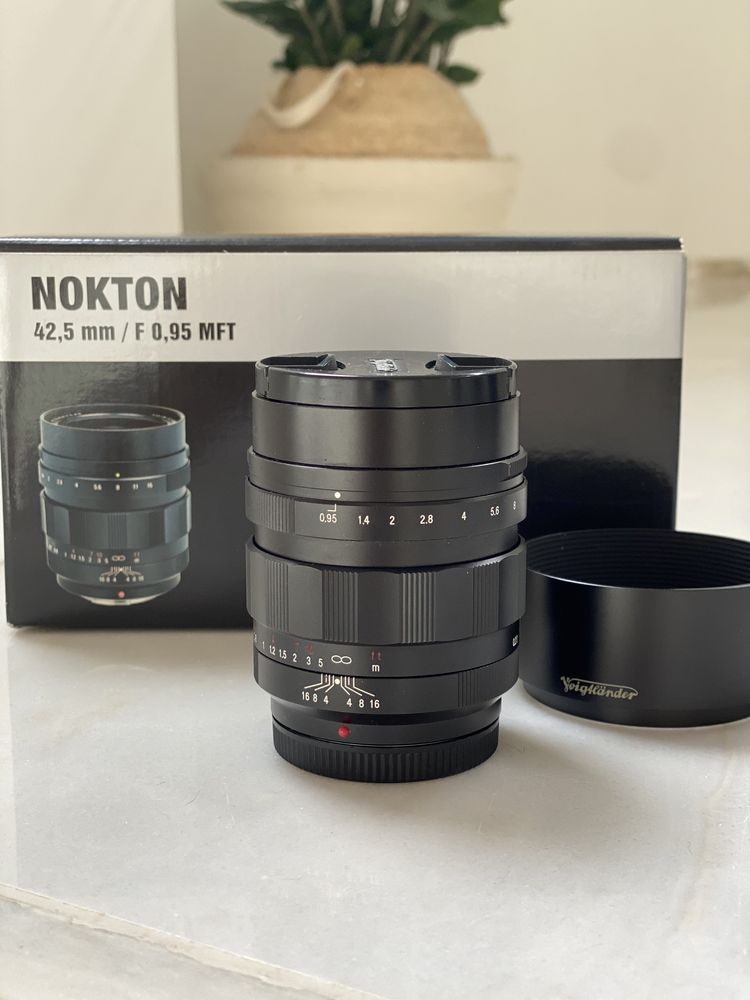 NOKTON voightlander 42.5m F 0.95 objectiva