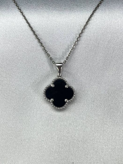 Подвеска из белого золота "Van Cleef"