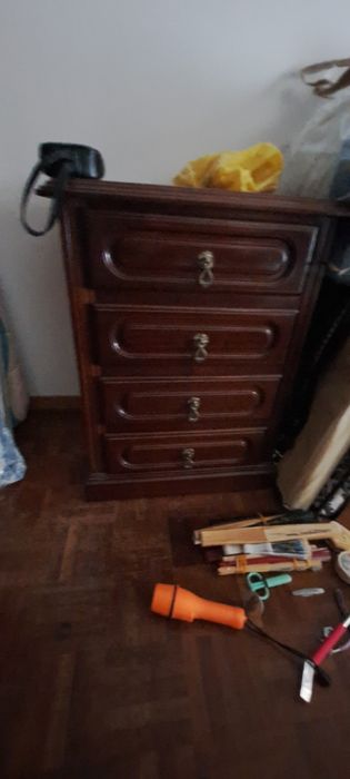 2 mesas de cabeceira em mogno