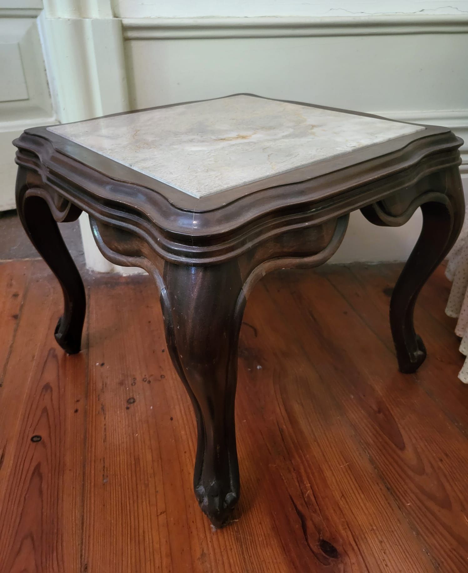 Mesa de pequena dimensão antiga