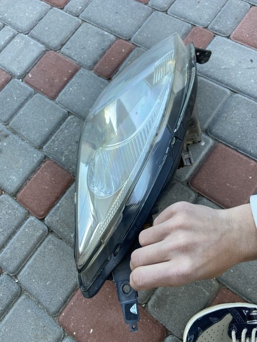 Передняя левая фара Suzuki Swift 2008 год