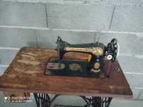 Máquina de Costura Antiga Singer