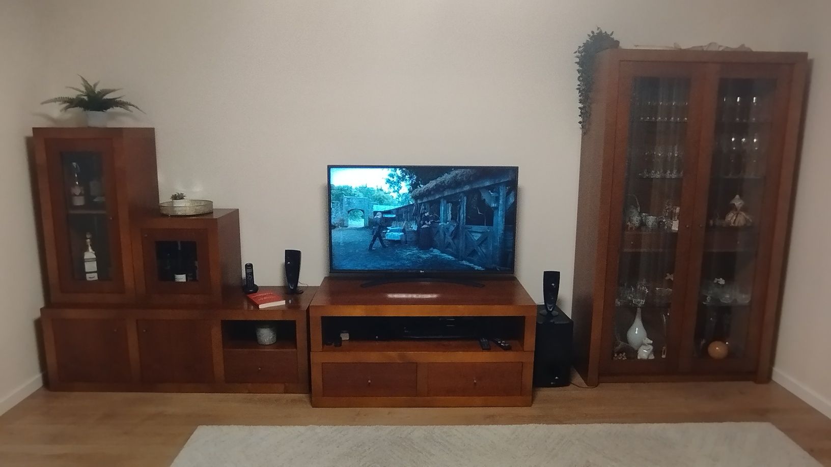 Mobília de sala de jantar e de estar  cerejeira
