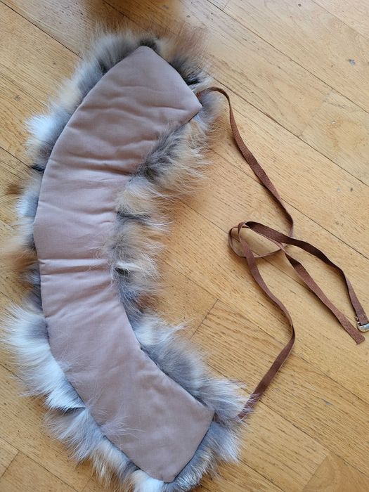 Trussardi kołnierz z lisa rudego