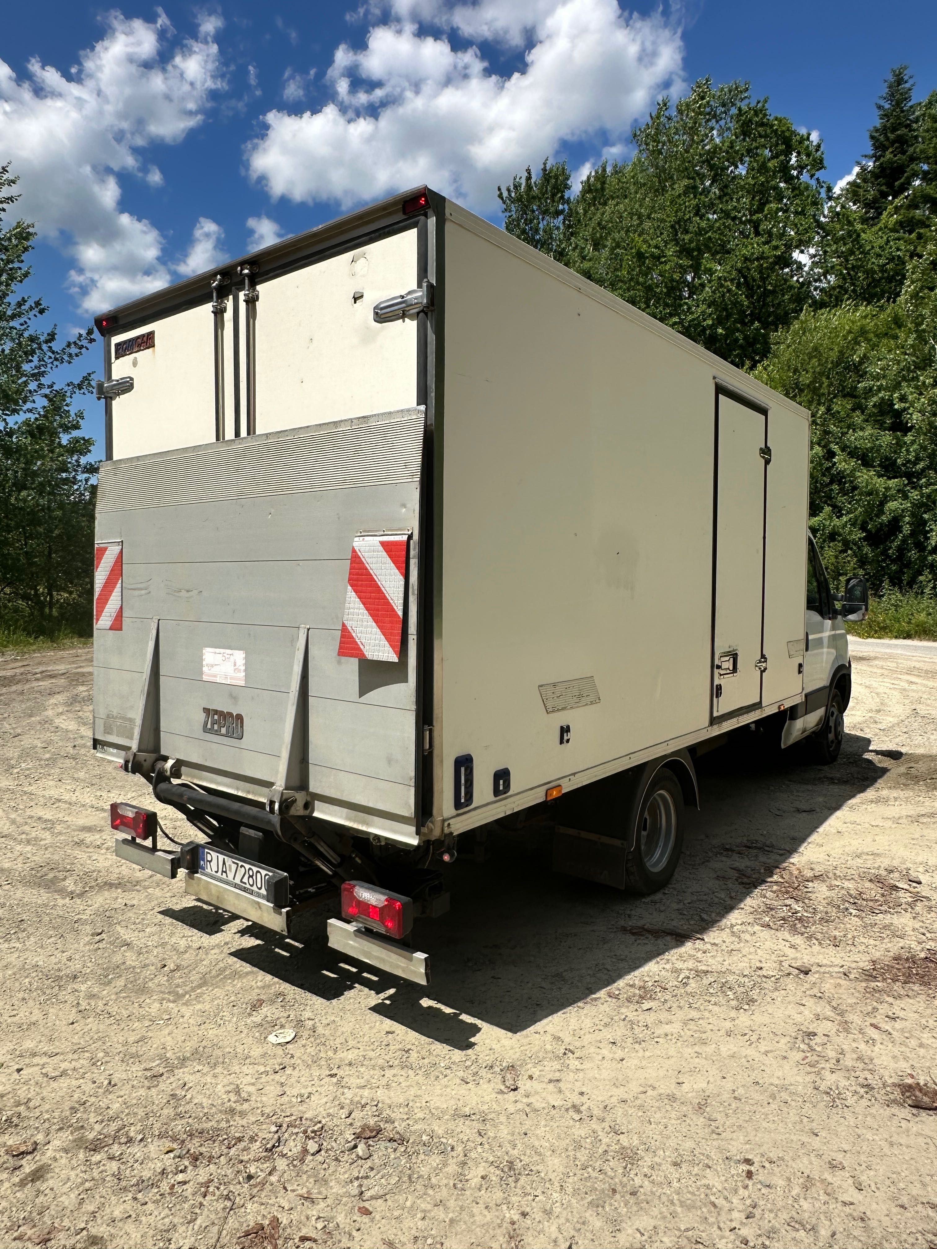 Iveco Daily 35c15 kontener chłodnia winda