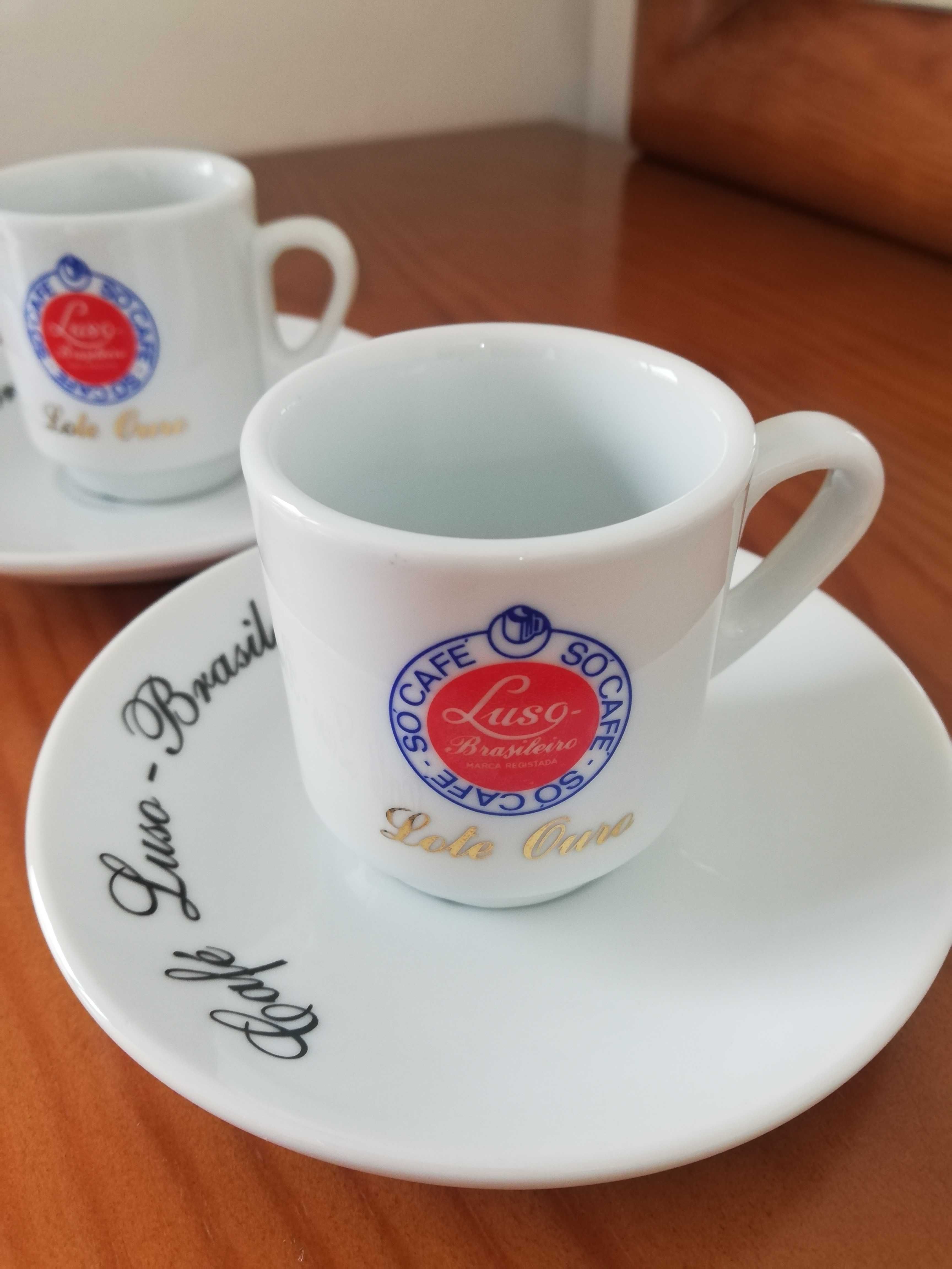 Chávenas com Pires de Café para Coleção - CADA 5€