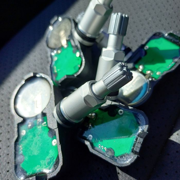 Продам  датчики  тиску  на тойоту, лексус