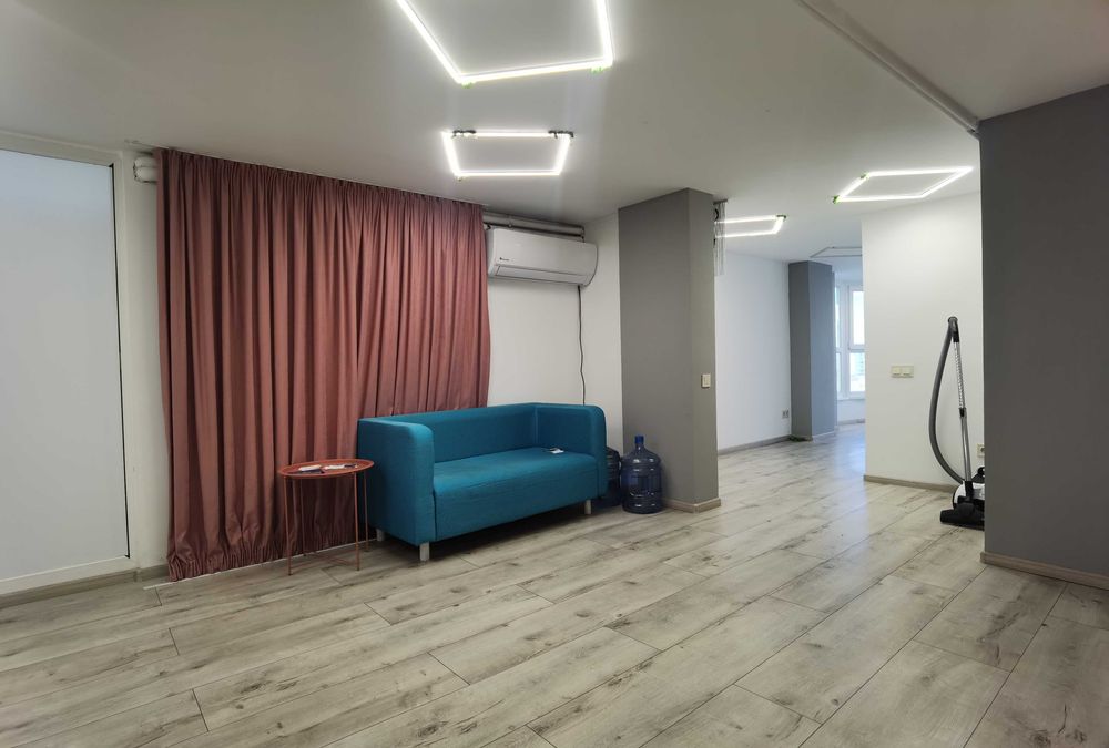 Отличный офис 23 кв.м. с кондиционером и панорамным видом на Позняках!