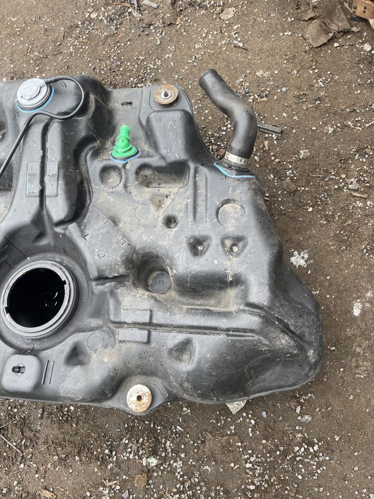 Топливный бак Паливний бак TOYOTA AVENSIS T27 2009-2018 77001-05050