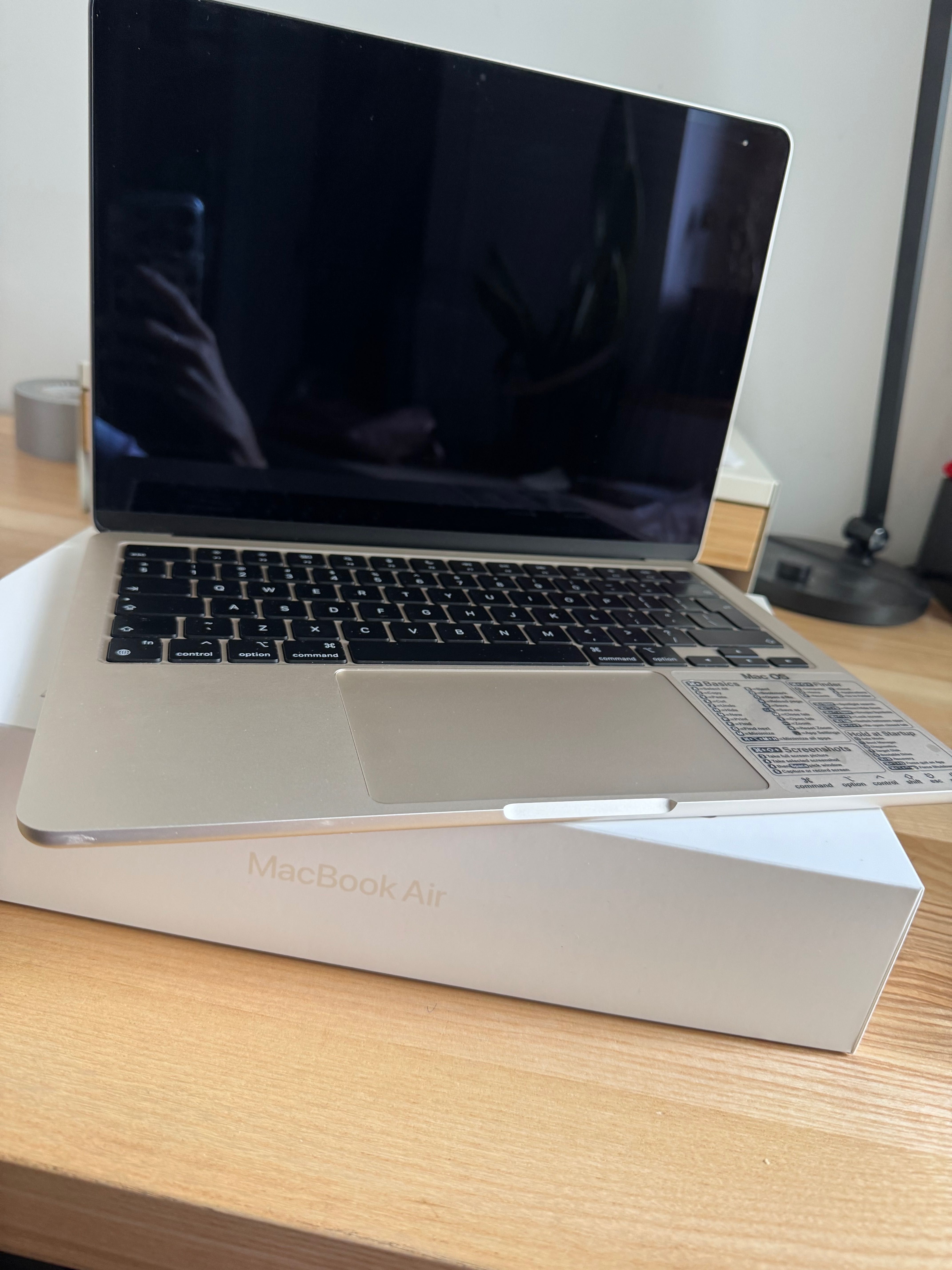 Sprzedam 
Apple MacBook Air M2/16GB/512GB