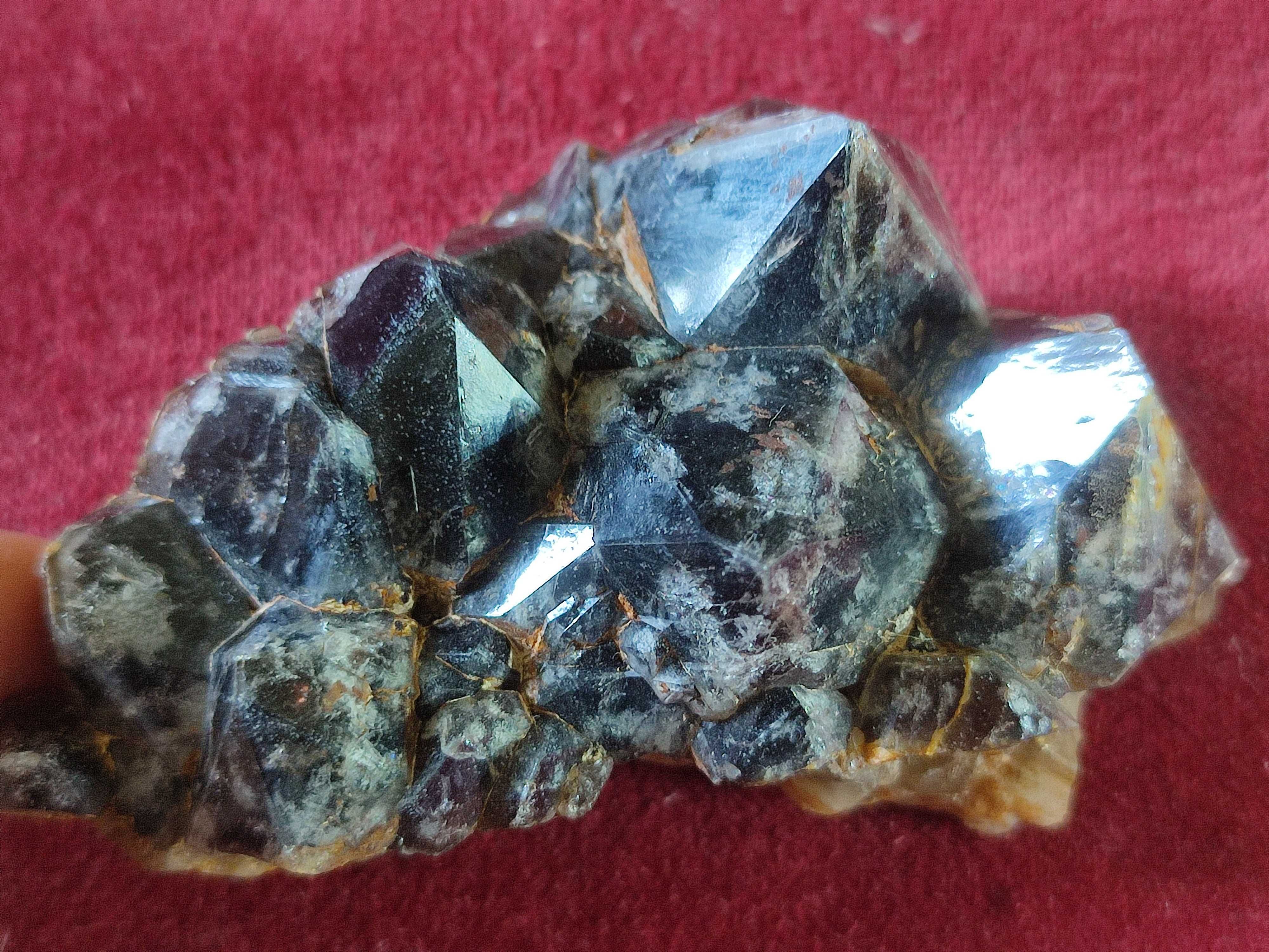 Cristal de Quartzo Fumê Preto em Bruto