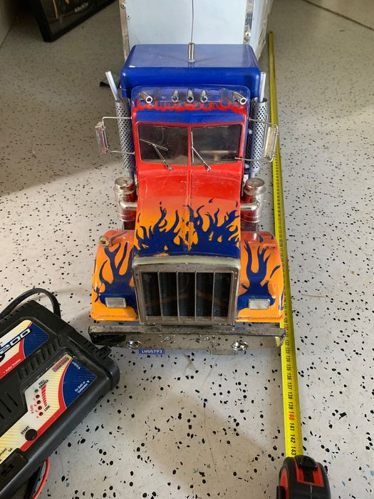 Caminhao tranformers com comando para colecionador