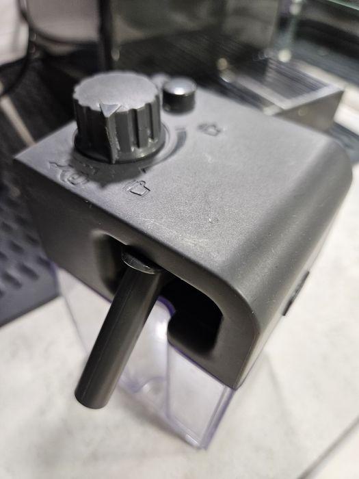 Ekspres DELONGHI Lattissima Touch EN560.B 19 Barów gratis kapsułki